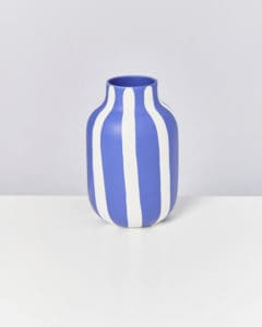 Wir denken beim Anblick dieser Vase sofort an Santorinis wunderschöne Küste. Und Sie? // Motel a Miio Nuno L