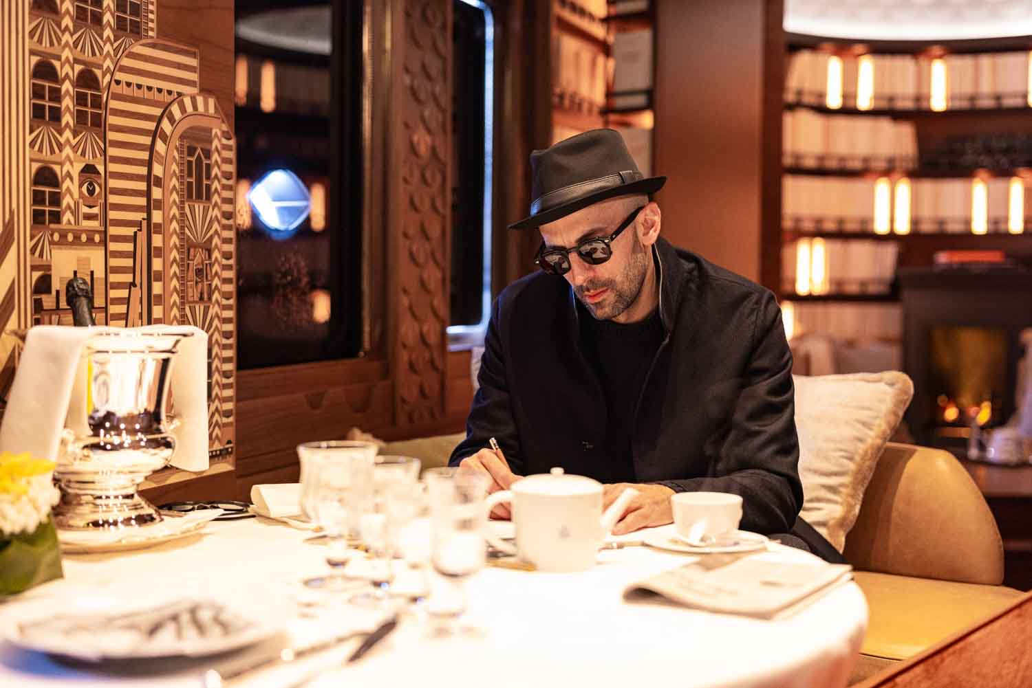 JR im Waggon L’Observatoire. Venice Simplon-Orient-Express, Venedig, 2024 ©JR